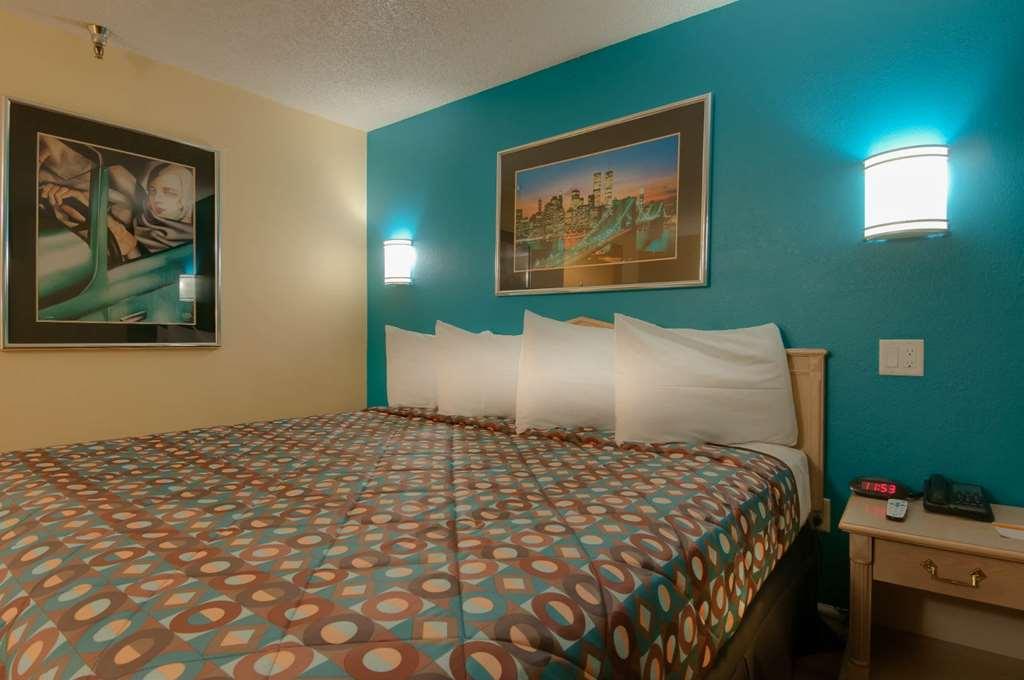 Vagabond Inn Bakersfield South Room photo